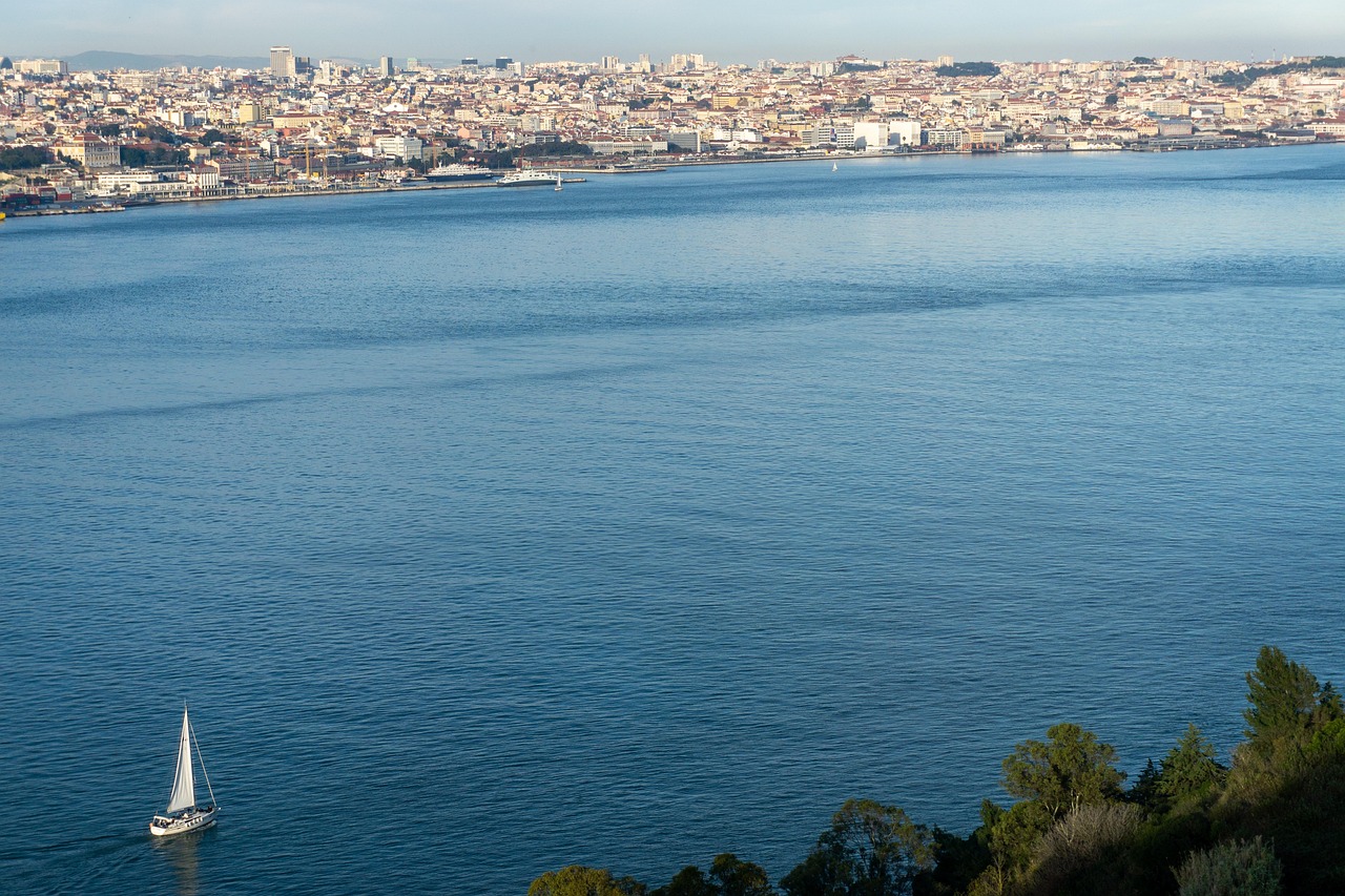 CHP'nin Keçiören İlçe Başkanlığı'na taşlı saldırı