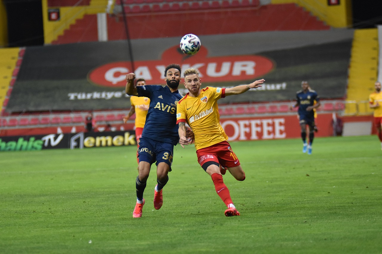 Fenerbahçe'de Oosterwolde Belirsizliği: Roma Transferi İptal, PSV Devrede Mi?