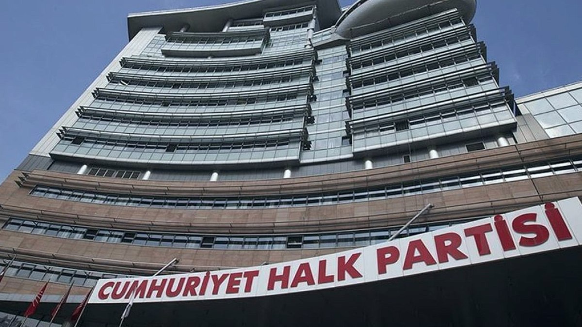 CHP'li isim 'mobbing' iddiasıyla istifa ettiğini açıkladı