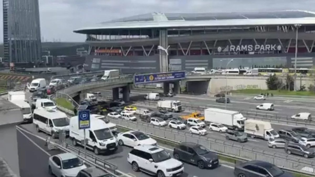 İsrail Konsolosluğu önündeki çatışma sonrası İstanbul'da trafik kilitlendi!