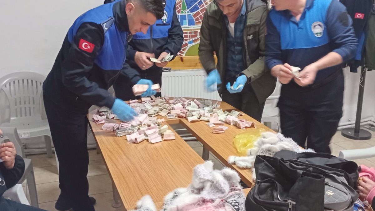 Dilencilerin üzerinden çıkan para say say bitmedi! Dilenmek için İzmit'ten Eskişehir'e gitmişler