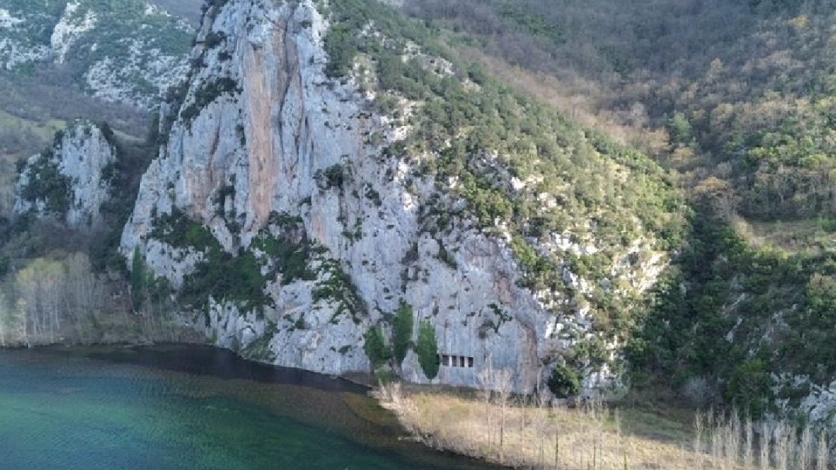 Türkiye'de 300 metrelik kale: Sadece tünelle tırmanılıyor