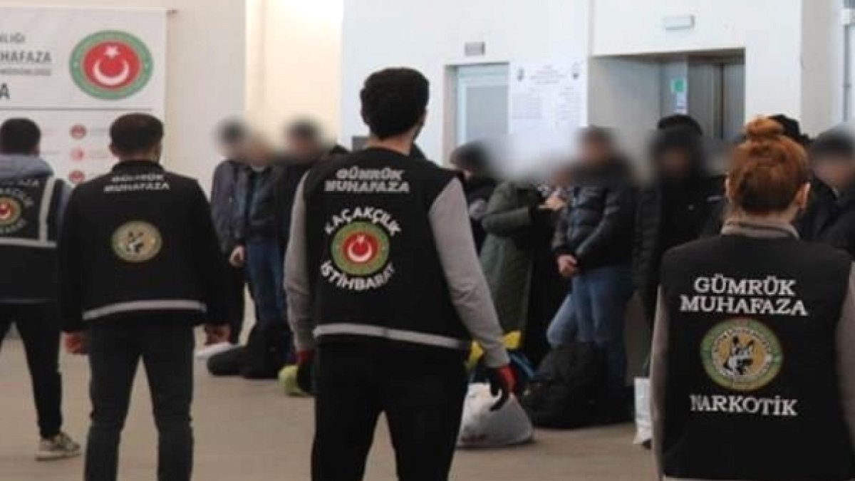 Gümrükler Muhafaza ekipleri 233 kaçak araca el koydu