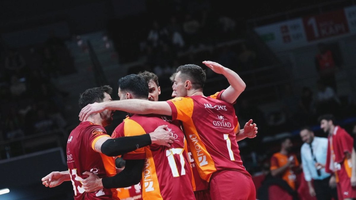 Galatasaray HDI Sigorta Halbank'ı deplasmanda yenerek seride 1-0 öne geçti!