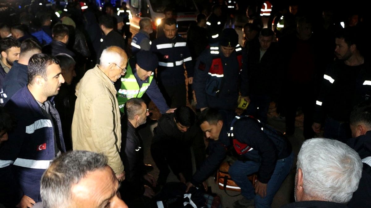 Maden işçileri taşıyan minibüs devrildi: 2 ölü, 10 yaralı