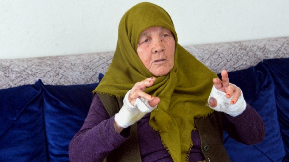 85 yaşındaki komşusunu bıçakla yaralayıp bileziklerini çaldı