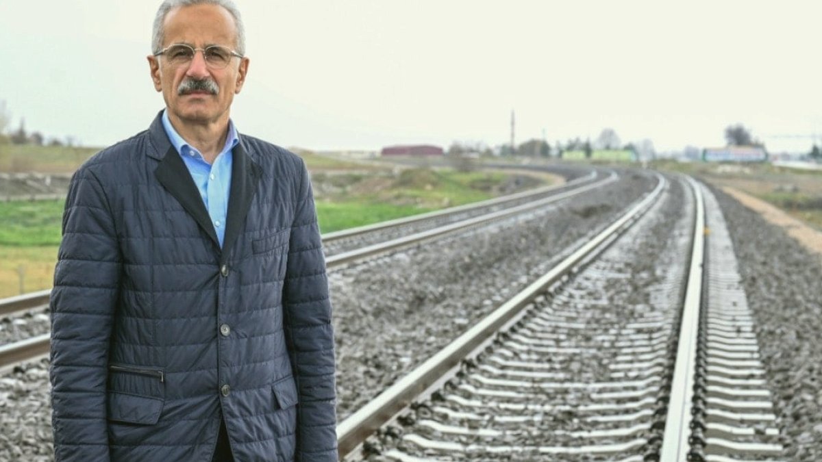 Suriye sınırındaki 350 kilometrelik hat tren trafiğine açıldı