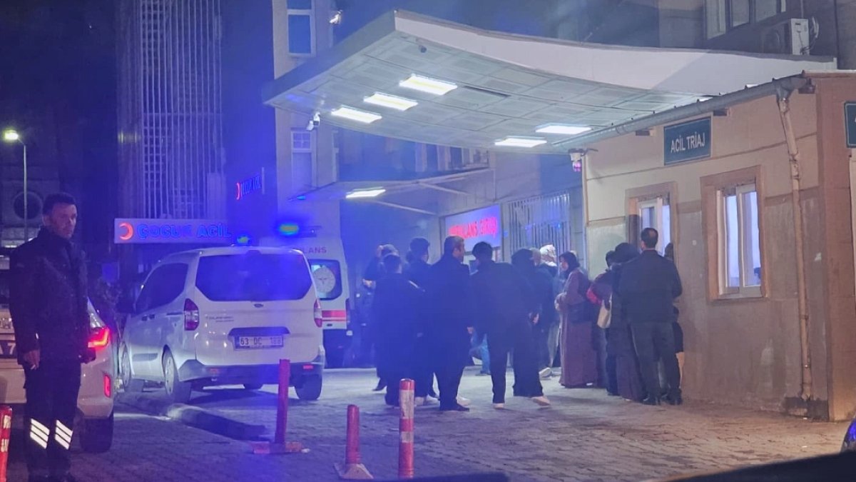 Evine metreler kala ölümle burun buruna: Boğazından bıçaklanan genç kurtarılamadı