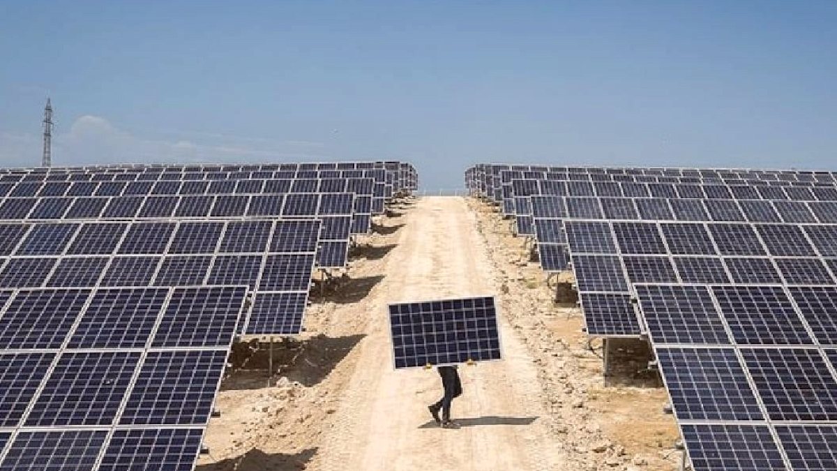 Güneş panelleri çölü komple değiştirdi: Giderek artıyor