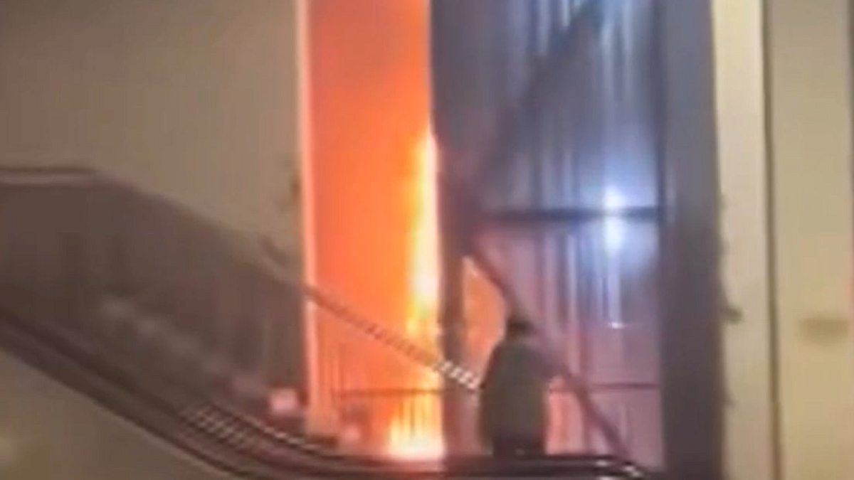 Taksim metro istasyonunda yangın