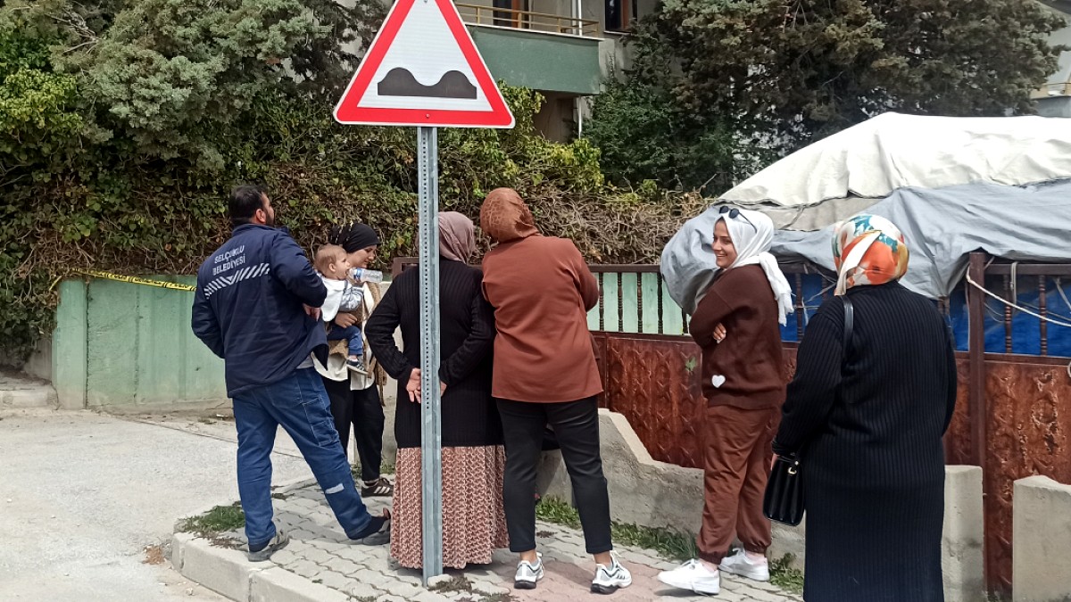 Konya'da depremin ardından 2 bina tahliye edildi
