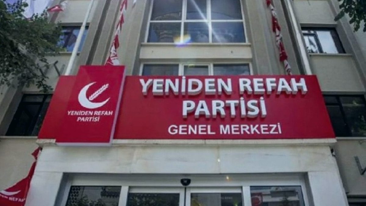 Yeniden Refah Partisi, AKP'ye geçeceği iddia edilen belediye başkanı 2025'te ihraç edildiğini duyurdu