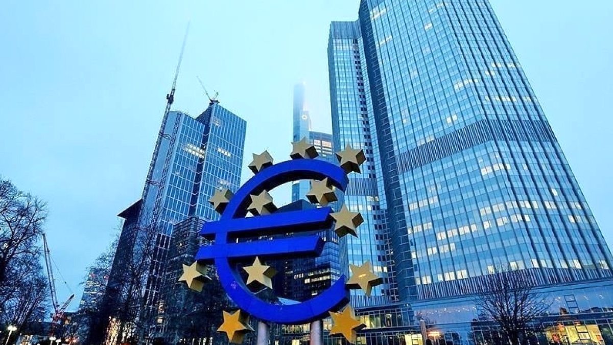 Euro Bölgesi’nde enflasyon martta beklentiyi aştı