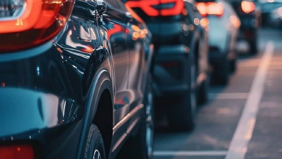 BMW ve Mercedes'i geride bıraktı: 2026'nın en iyi benzinli araçları belli oldu