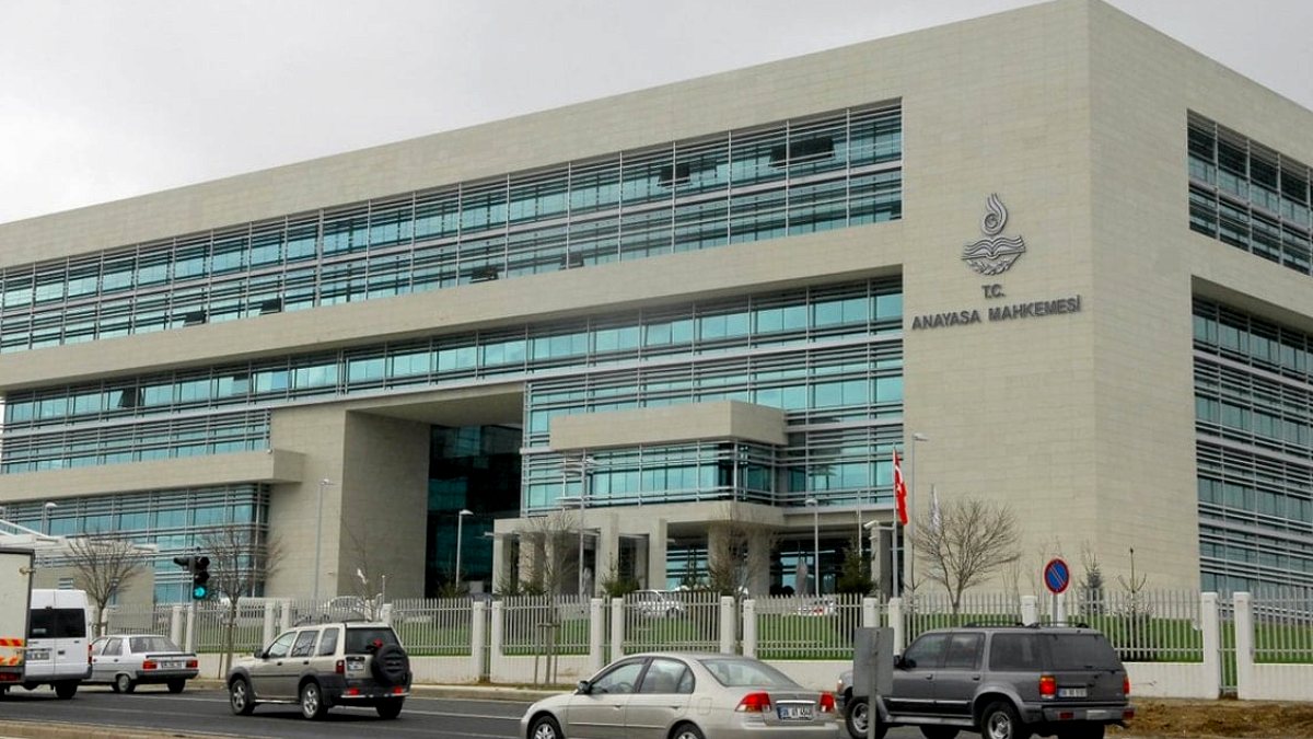 AYM’den 10 siyasi parti için karar