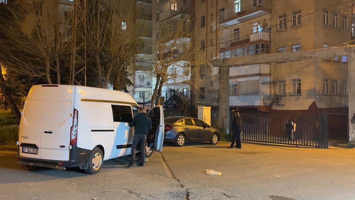Aile dehşeti! Eşini öldürdü, kızını yaraladı