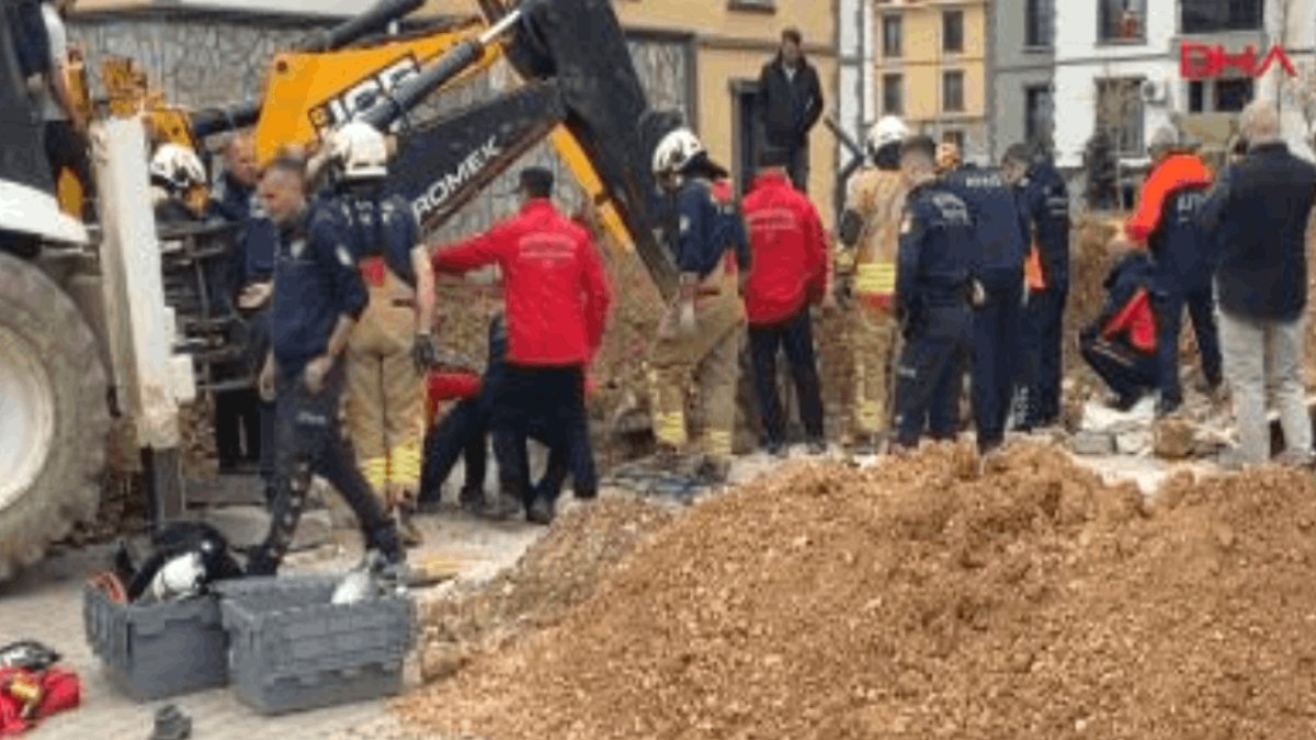 Manisa'da kanalizasyon çalışmasında göçük; 1 işçi toprak altında kaldı