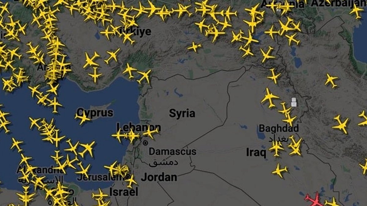 İran, hava sahası kısmen uçuşlara açıldı