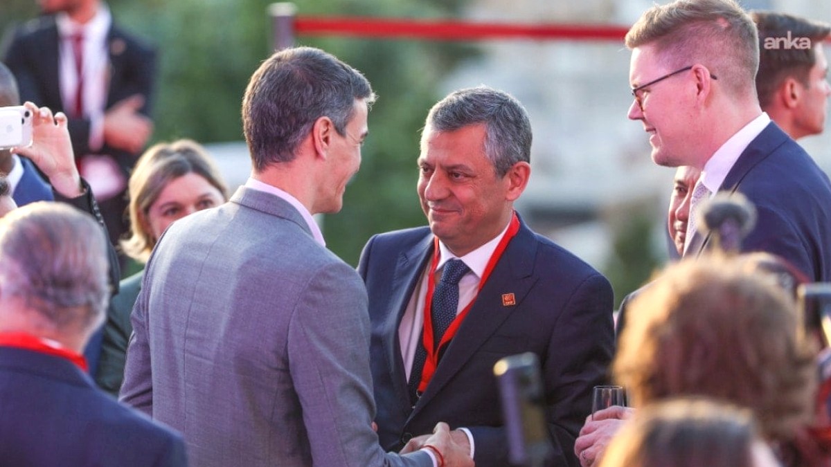 Özgür Özel, Sanchez ile bir araya geldi
