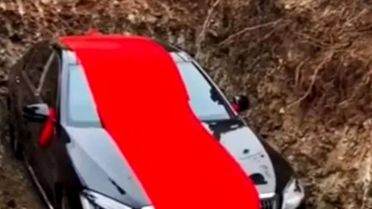 Vasiyeti üzerine 19 milyonluk aracı mezara gömdüler: Ceza yağdı!