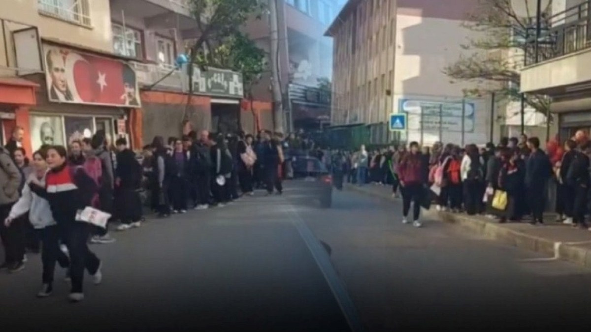 Okul saldırılarının ardından çekilen görüntü tartışma yarattı