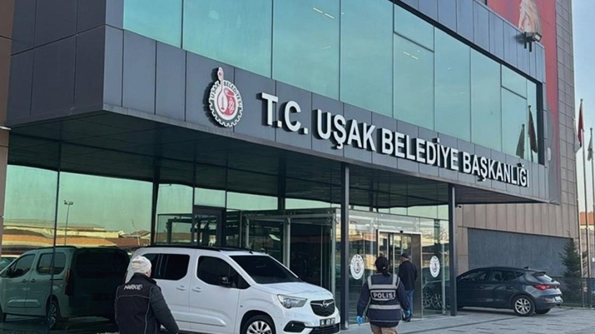 Uşak Belediyesi'ne operasyon: 25 kişiye daha gözaltı