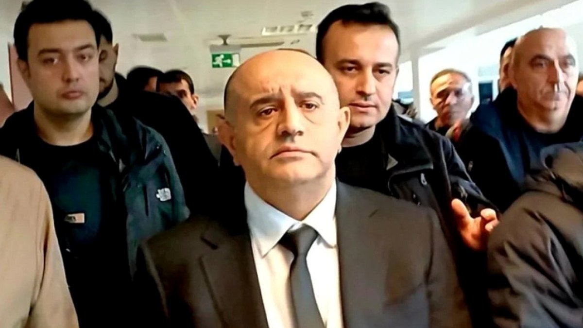 Kapalı yerde sigara içti korumayla VIP’ten geçti