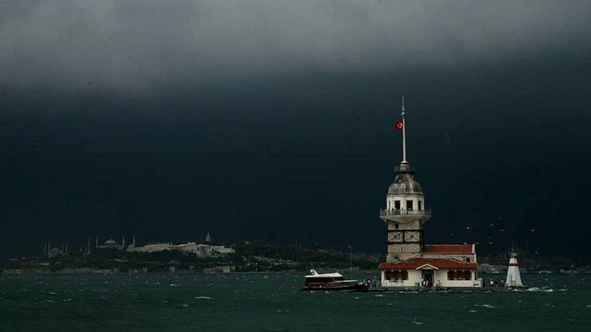 Meteoroloji, bakanlık ve valilik uyardı; İstanbul'da saatlerce sürecek yağış başladı