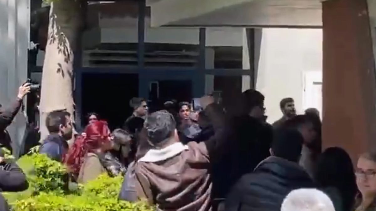 Üniversitelilerin spor salonu protestosunu ülkücüler bastı