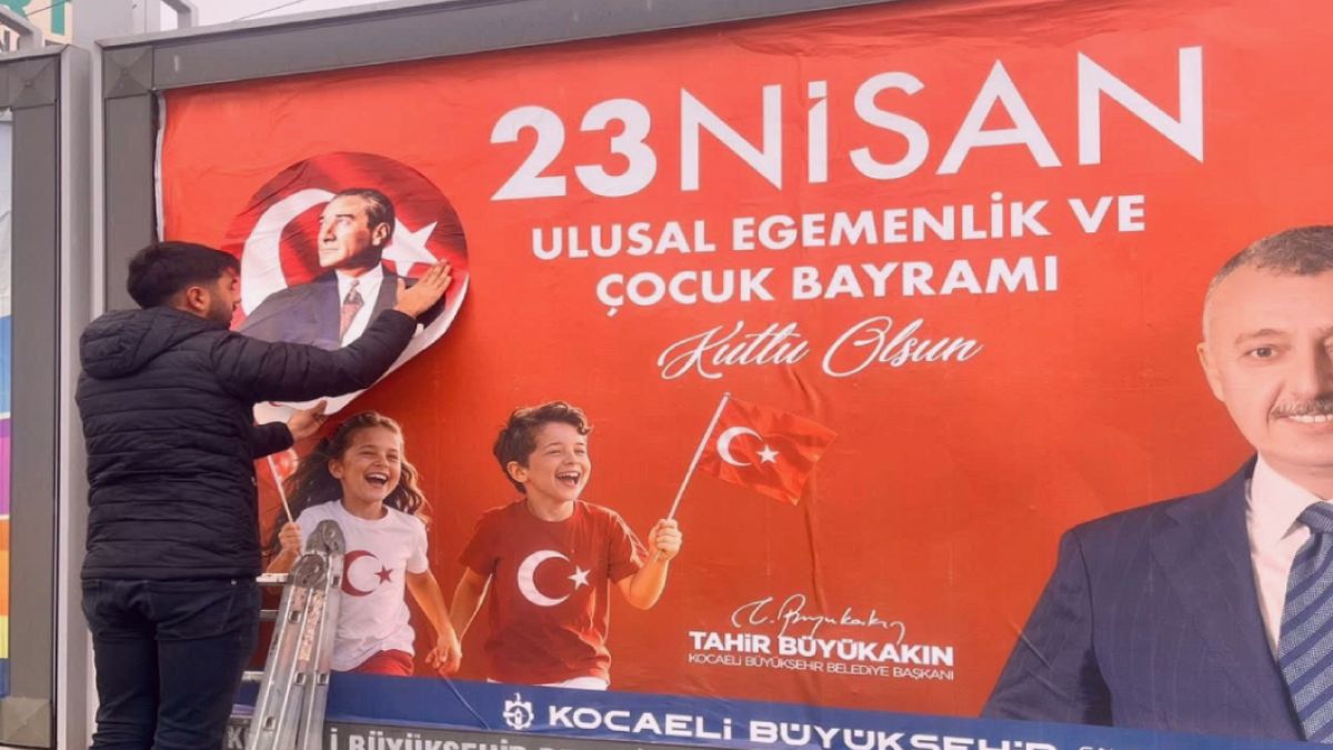 AKP’li başkan Atatürk’ü yok saydı, CHP’li gençler gereğini yaptı!