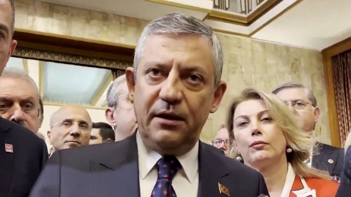Resepsiyonda dikkat çeken detay! Özel, Erdoğan ile tokalaşmadı