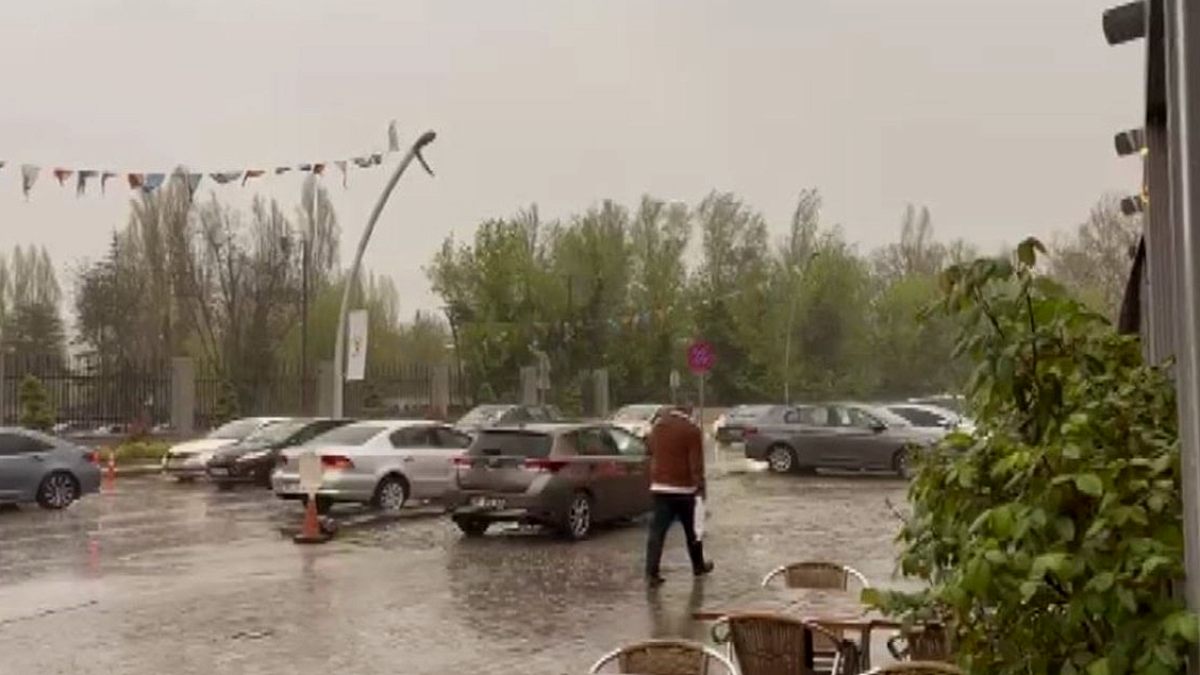 Ankara'da sağanak etkili oldu, valilikten halka uyarı geldi