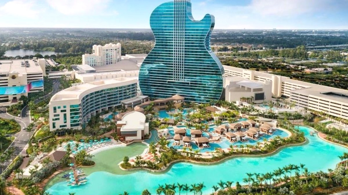 Gitara benzeyen otel, eğlence başkentinden gökyüzüne doğru yükseliyor