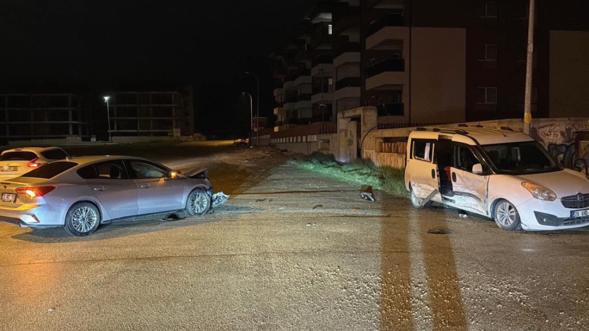 Ehliyetsiz sürücüyle alkollü sürücü kaza yaptı!