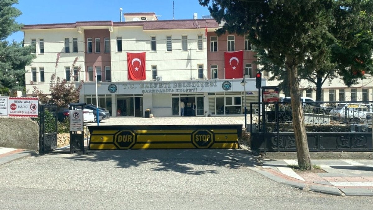 Kayyumla yönetilen belediyeye operasyon: Eski AKP'li başkan da gözaltında