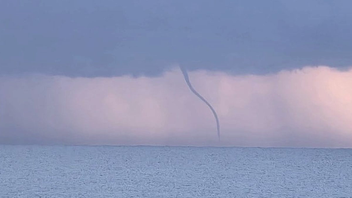 Alanya'da denizde hortum oluştu