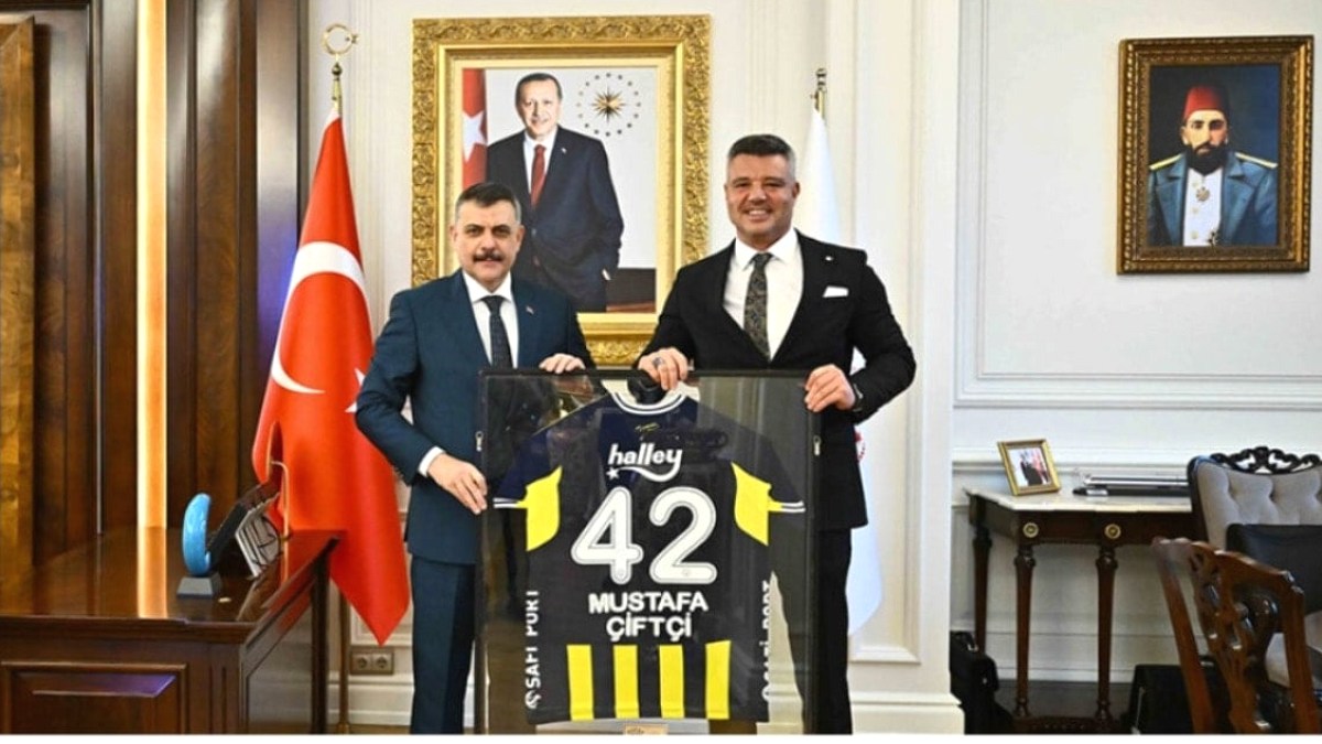 Sadettin Saran'ın ziyareti sonrası ortaya çıktı: Bakan makam odasına Abdülhamid tablosu astı