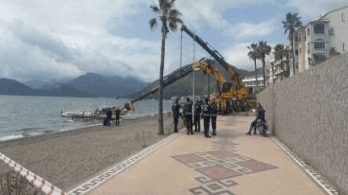 Turistik plajda vinç faciası: 21 yaşındaki genç öldü