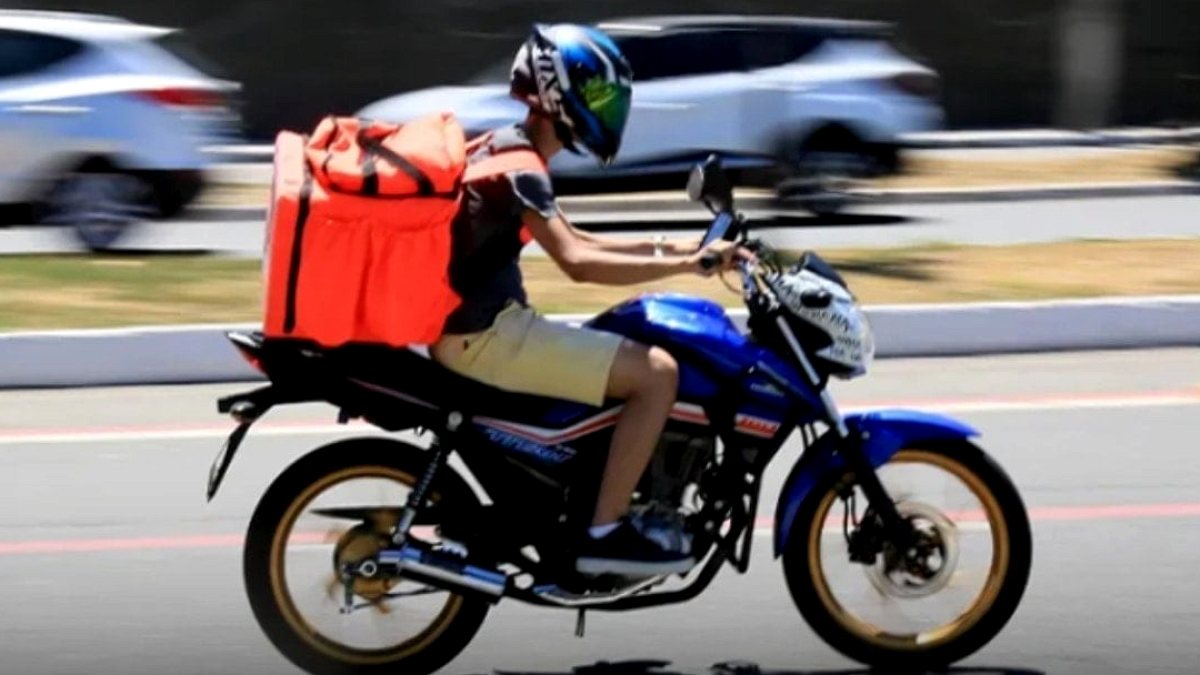Kurye kapıda kaldı sosyal medya karıştı! Okulda paket servis krizi