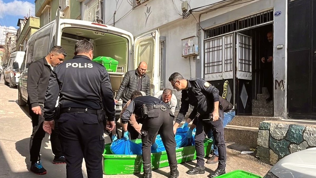 14 yaşındaki kız çocuğu babasını bıçakladı, polis merkezine gidip teslim oldu