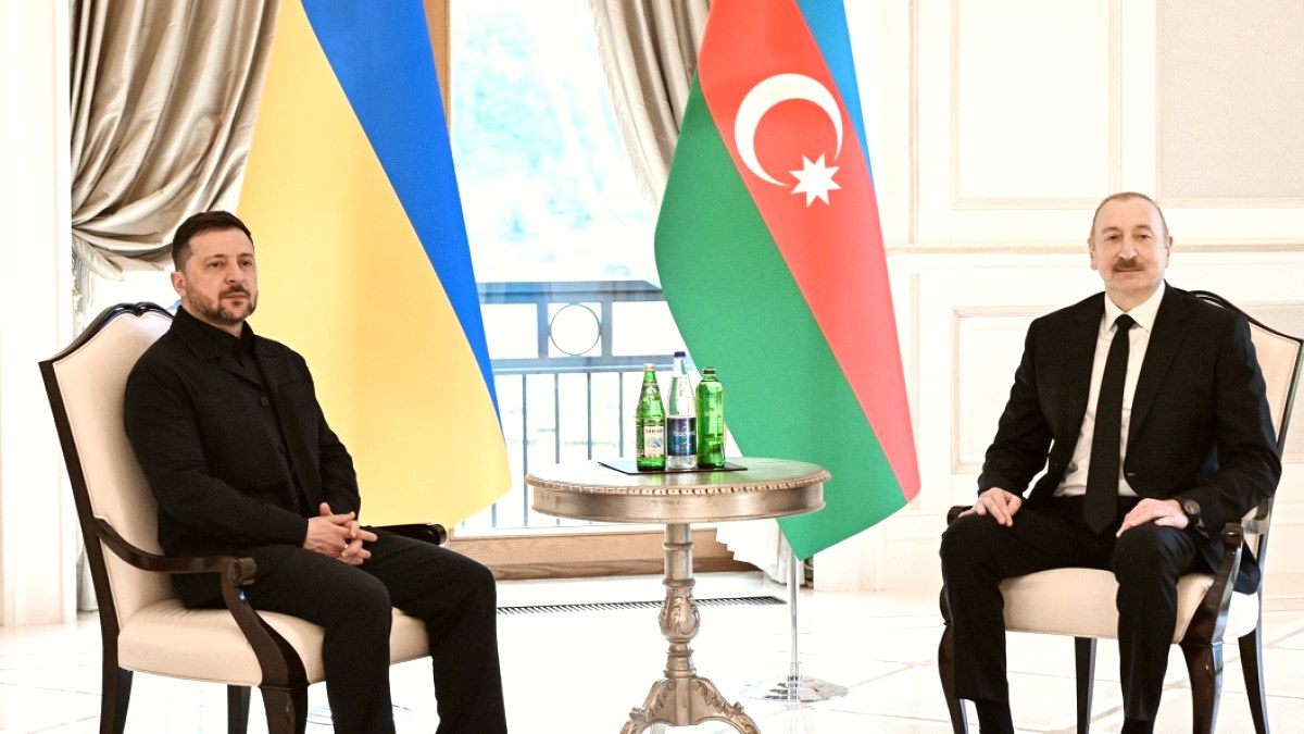 Zelenski Putin'i Azerbaycan'da görüşmelere çağırdı
