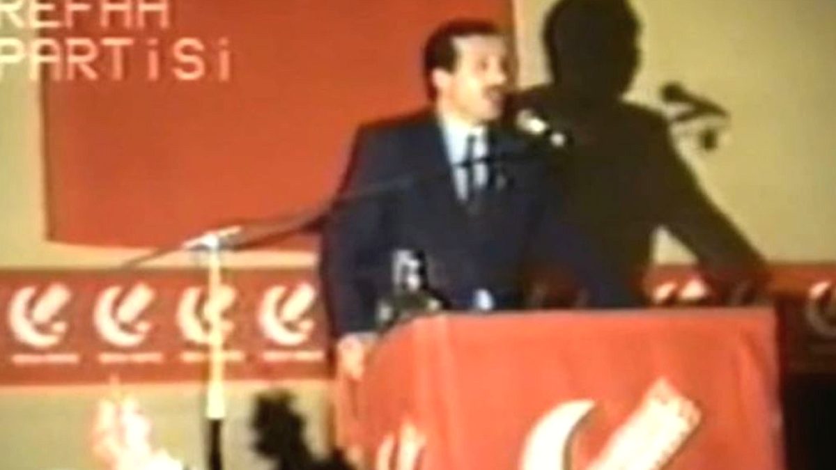Erdoğan’ın 37 yıl önce yaptığı konuşma gündeme düştü: Saf olma kardeşim, uyan