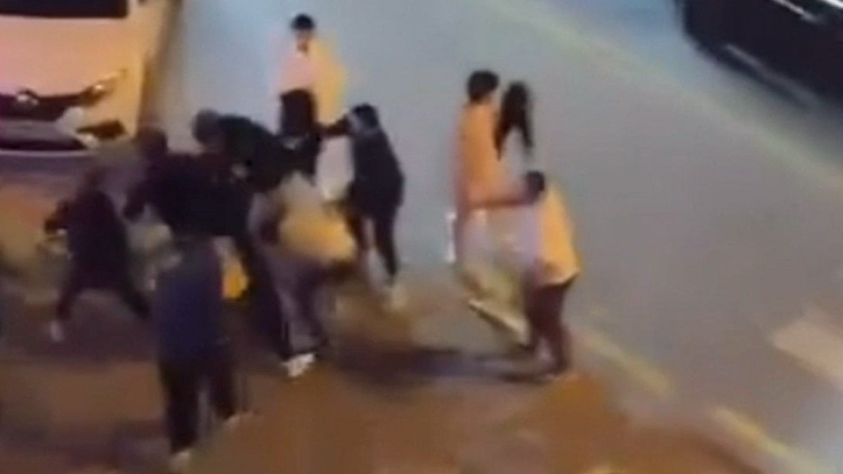 Başakşehir’de iki grup arasında tekmeli yumruklu kavga