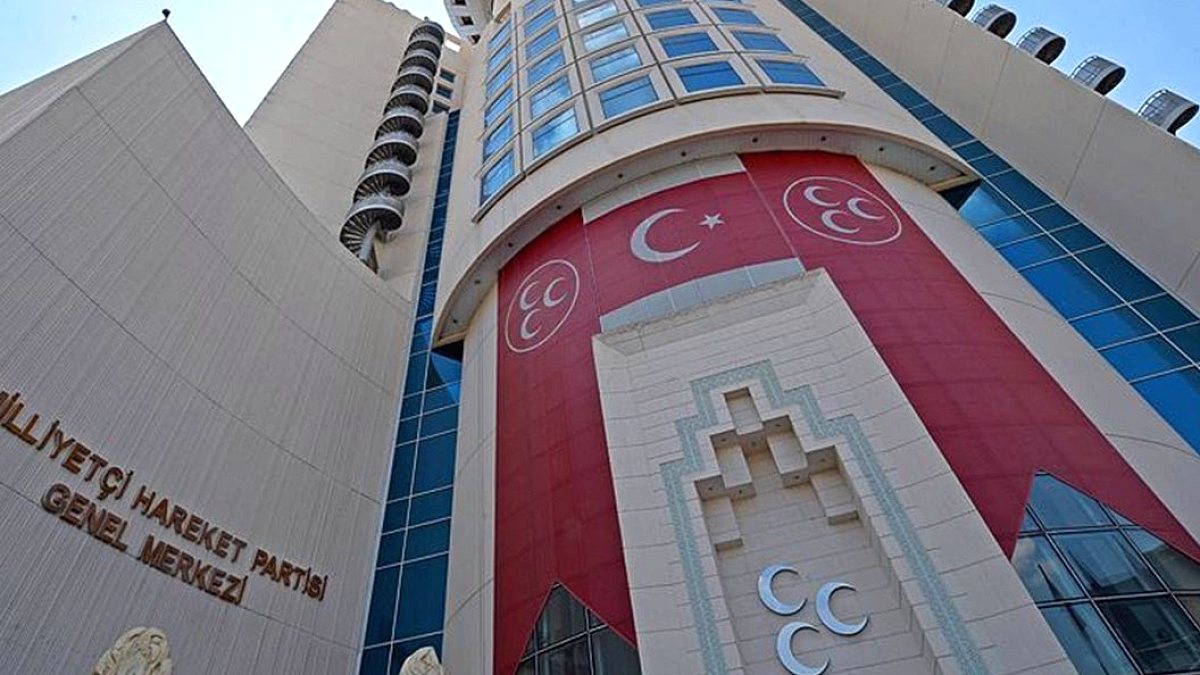 MHP'de sular durulmuyor! Bu kez bir başkan istifa etti
