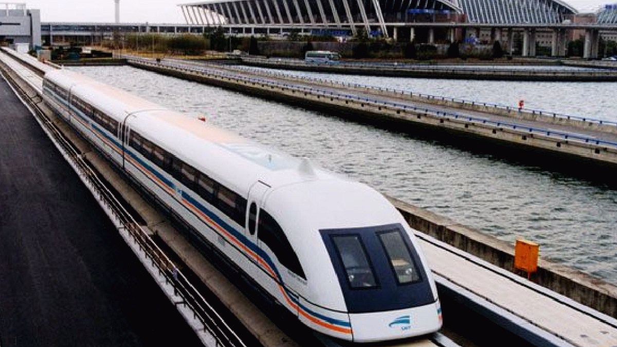 Resmen uçaklarla yarışıyor: Dünyanın en hızlı treni