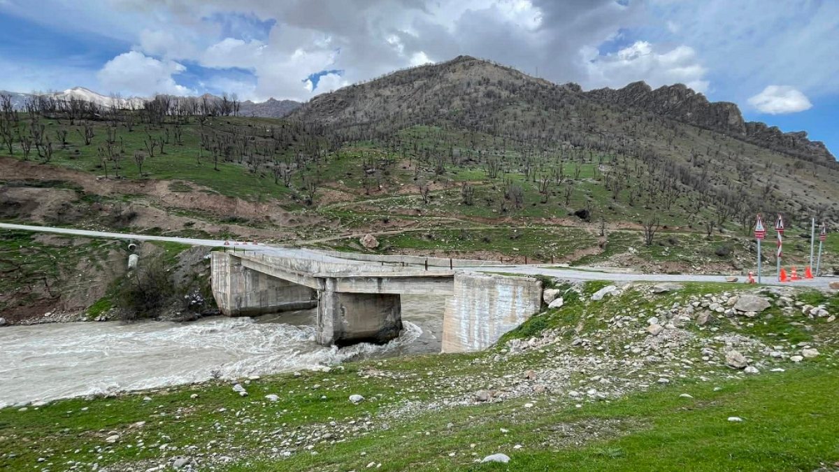 Van'da köprü kullanıma kapatıldı: Mahalleli mahsur kaldı