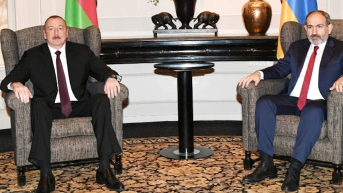 Aliyev ile Paşinyan'a "Gernika Barış ve Uzlaşma Ödülü" verildi