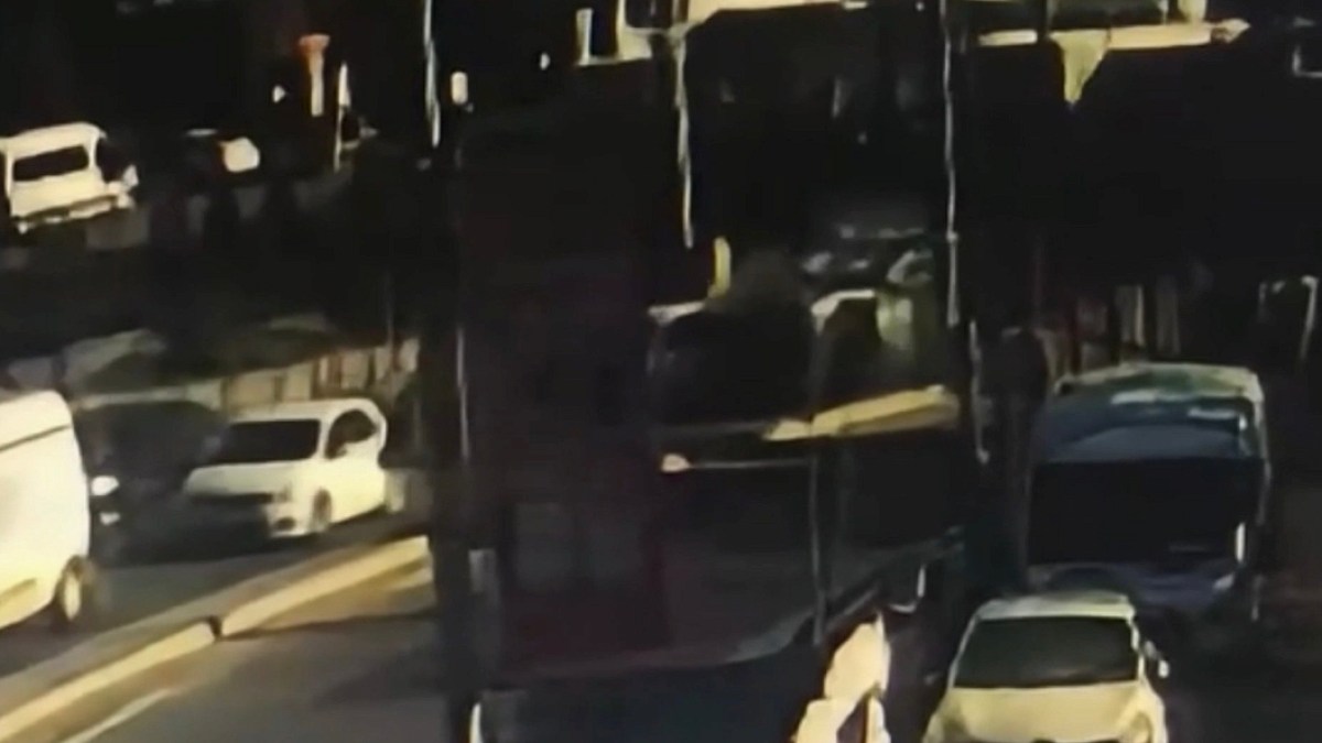 İstanbul'da korkutan kaza: Takla atan araca arkadan gelen otomobil çarptı