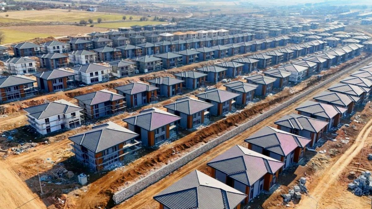 Yoksula ev yok, AKP’li başkan zengine villa yapıyor