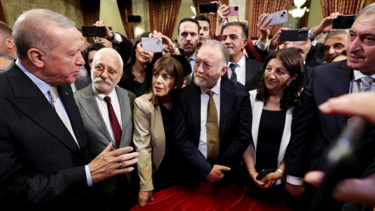 DEM'den AKP'ye sert tepki: Aksak, ürkek ve oyalayıcı